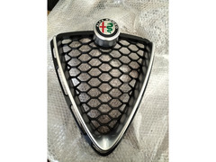 Scudo griglia frontale e stemma Alfa Romeo Stelvio