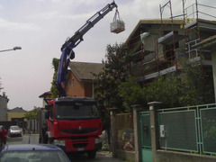 CAMION CON GRU TRASPORTI A MILANO AREA C e B