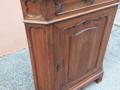Angolo provenzale in legno di  noce