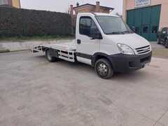 IVECO DAILY CARROATTREZZI