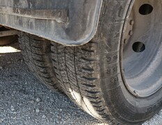 iveco daily 2,8 gemellari 4 stagioni sponda pat b