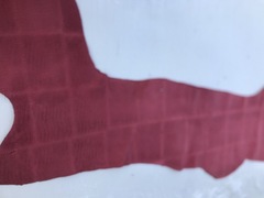 Pellame a vacchetta stampato colore rubino