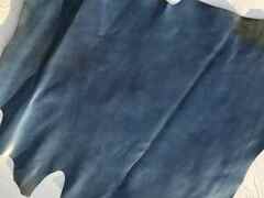 Pelle colore azzurro vetrificata per calzature