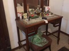 Mobili antichi e oggetti di arredamento vecchi