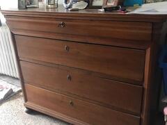 Mobili antichi e oggetti di arredamento vecchi