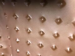 Cuoio a borchie in rilievo per collari e bracciali