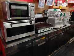 Bancone e retrobancone bar + vetrina refrigerante