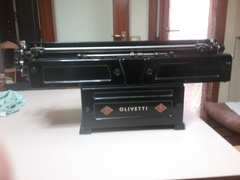 Macchina da scrivere Olivetti M40.