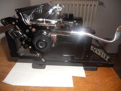 Macchina da scrivere Olivetti M40.