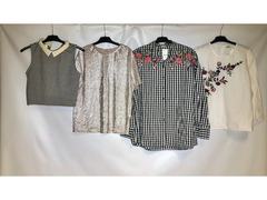 Stock di abbigliamento estivo