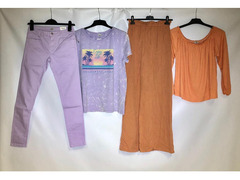 Stock di abbigliamento estivo