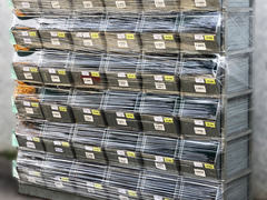 Scaffalatura usata per cassette a bocca di lupo