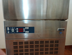 Abbattitore di temperatura 10 teglie Zanussi