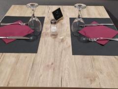 Set tavoli con pan a e tavoli per paninoteca e pub