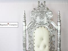 Trono con leoni bianco e argento barocco con capitonné