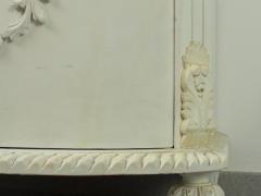 Bagno con lavabo in avorio con piano in marmo