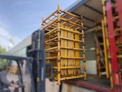 Pallet con montanti rimovibili