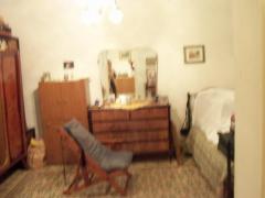 CASA INDIPENDENTEDI MQ100 1°PIANO+UNA STANZA AL 2°PIANO