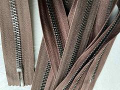 Stock 2.000 Cerniere lampo in nylon e metallo