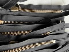 Stock 2.000 Cerniere lampo in nylon e metallo