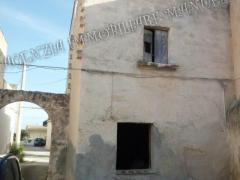 CASA DA RISTRUTTURARE SU 2 ELEVAZIONI DI 90 MQ CON TERRAZZA