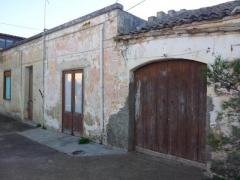 CASA IND. DI 180MQ + SPAZIO COMUNE + POZZO