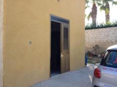 CASA IND DI MQ 40 CIRCA PIÙ TERRENO DI MQ 80