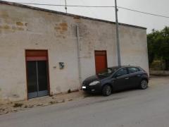 CASA INDIPENDENTE DA RISTRTT. DI 100MQ CIRCA A KM 1 CIRCA DAI LIDI