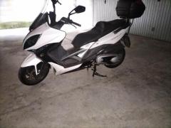 Vendo scooter kymco 400I