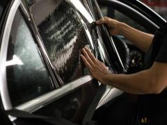 Applicazione pellicola su auto