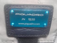 24 in pelle blu Piquadro originale
