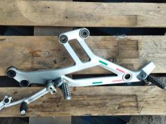 Pedana poggiapiedi sx con pedalina cambio Ducati Monster 900