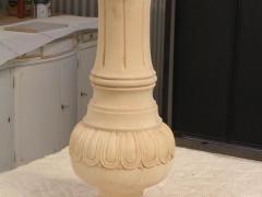 2 Colonne in legno di faggio tornite e intagliate a mano