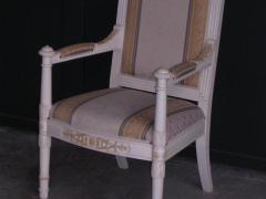 Poltrona Laccata Bianco Patinato e Imbottita da esposizione