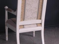 Poltrona Laccata Bianco Patinato e Imbottita da esposizione