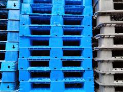 Bancali in plastica usati da 110 per 110