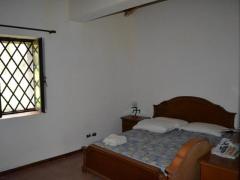 Villetta rustica con noccioleto