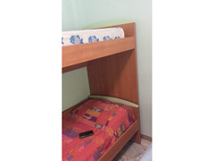 Letto a castello in legno e materasso