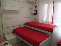 Cameretta con Boiserie a letti scorrevoli sovrapponibili