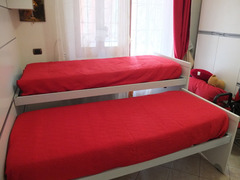 Cameretta con Boiserie a letti scorrevoli sovrapponibili