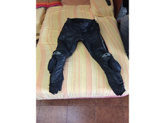 Tuta da moto cin stivali