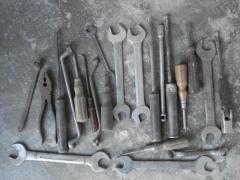 ATREZZI CHIAVI CACCIAVITI E TANTO ALTRO DI ALTRI TEMPI