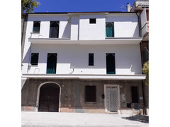 2 APPARTAMENTI tutti ristrutturati centro di Moricone