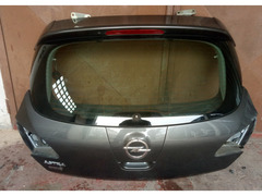 Portellone con lunotto Opel Astra J berlina 2011